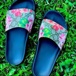 Gucci flower sandals (ignore grass particles)